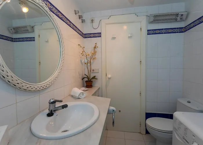 Cala Blanca, Bajo, 2 Dormitorios, By Bookindenia 公寓 *