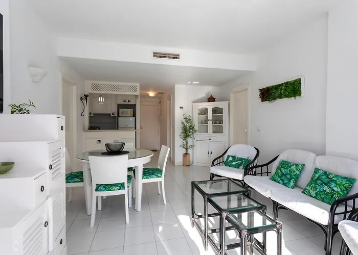 Cala Blanca, Bajo, 2 Dormitorios, By Bookindenia 公寓 *